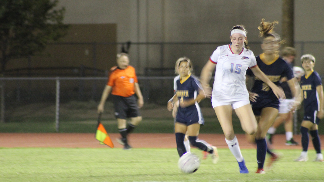 Phoenix gets revenge in 8-0 season-opening win over women's soccer